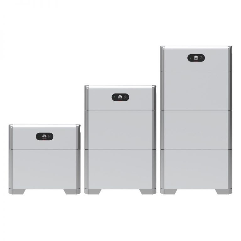 Drie modulaire Huawei thuisbatterijen naast elkaar in oplopende capaciteit